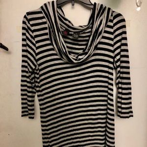 S5A 3/4 sleeved fitted top with scooped neckline